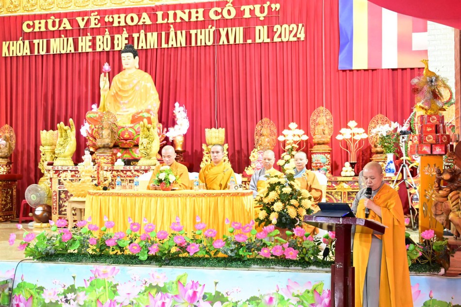 Ni sư Thích Tâm Chính phát biểu khai mạc Ni sư Thích Tâm Chính phát biểu khai mạc