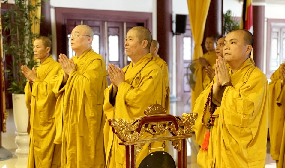 Chư tôn đức niệm Phật cầu gia hộ