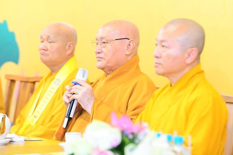 Trưởng lão Hòa thượng Thích Nhật Quang ban đạo từ