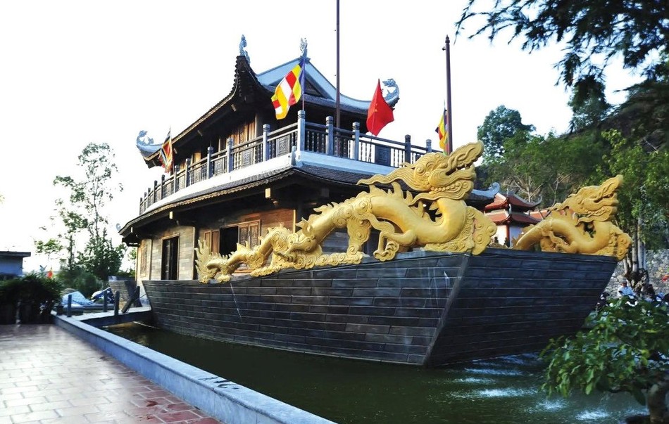 Mô hình thuyền thời Trần được phỏng dựng tại chùa Hổ Sơn Mô hình thuyền thời Trần được phỏng dựng tại chùa Hổ Sơn