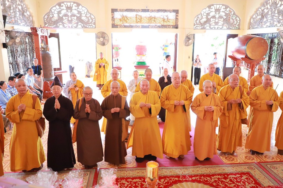 Nhất tâm cầu nguyện Giác linh Ni trưởng cao đăng Phật quốc Nhất tâm cầu nguyện Giác linh Ni trưởng cao đăng Phật quốc