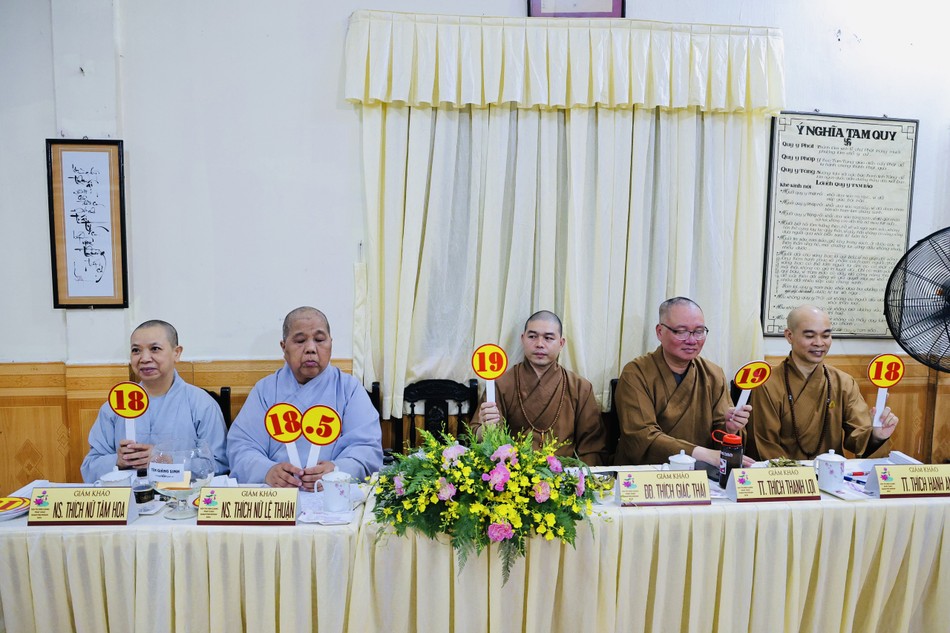 Ban Giám khảo chấm điểm