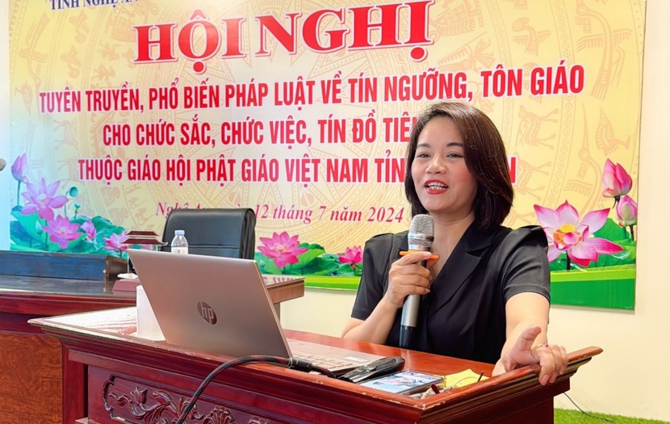 TS.Nguyễn Thị Định, Trưởng phòng Thanh tra - Pháp chế (Ban Tôn giáo Chính phủ) chia sẻ tại hội nghị TS.Nguyễn Thị Định, Trưởng phòng Thanh tra - Pháp chế (Ban Tôn giáo Chính phủ) chia sẻ tại hội nghị