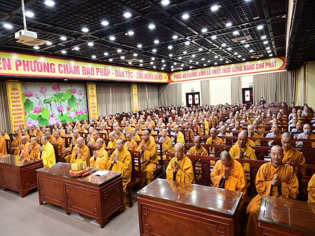 Chư tôn đức tụng kinh, cầu nguyện