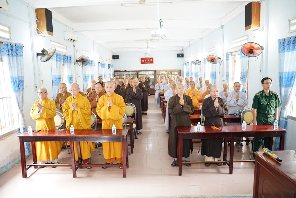 Chư hành giả an cư trên địa bàn tỉnh Ninh Thuận tham gia các buổi sinh hoạt chuyên đề tại khóa huân tu Chư hành giả an cư trên địa bàn tỉnh Ninh Thuận tham gia các buổi sinh hoạt chuyên đề tại khóa huân tu