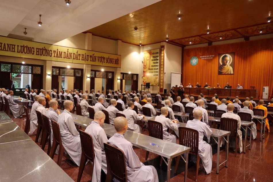 Sáng mai, 14-7, vào lúc 6 giờ, Tăng, Ni thí sinh có mặt tại Học viện để tham dự Kỳ thi tuyển sinh cử nhân Phật học khóa XIX, năm 2024