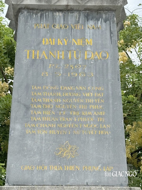 Bia đá khắc ghi phương danh 8 Phật tử đã vị pháp vong thân Bia đá khắc ghi phương danh 8 Phật tử đã vị pháp vong thân