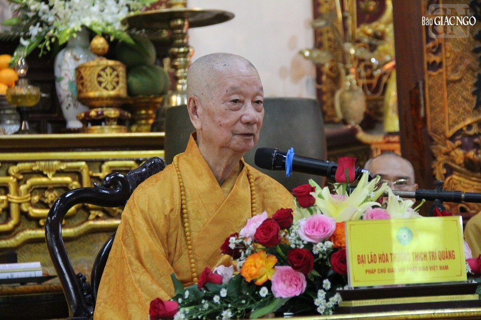 Đại lão Hòa thượng Pháp chủ ban pháp từ