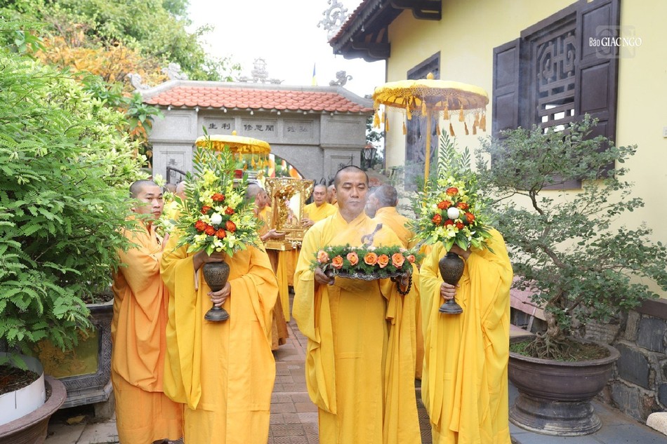 Cung đón kim quan Hòa thượng Thích Huệ Trí