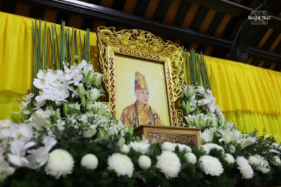 Di ảnh Hòa thượng