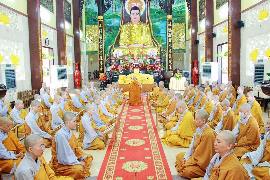 Lễ Bố-tát tại hạ trường chùa Phước Thiện Lễ Bố-tát tại hạ trường chùa Phước Thiện