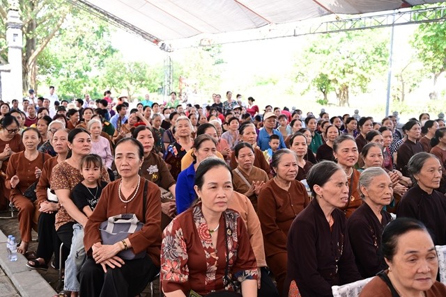 Phật tử tham dự lễ