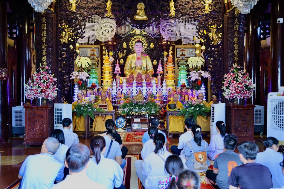 Quang cảnh buổi lễ Quang cảnh buổi lễ