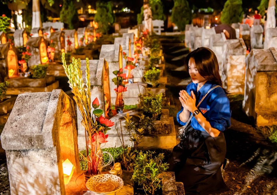 Thành kính tưởng niệm