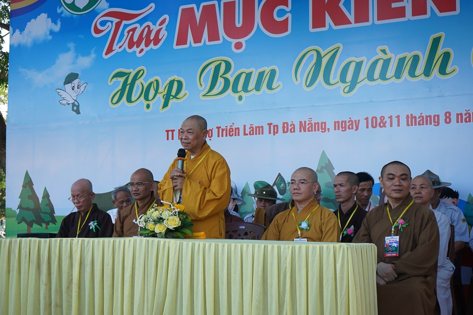 Hòa thượng Thích Từ Nghiêm ban đạo từ Hòa thượng Thích Từ Nghiêm ban đạo từ