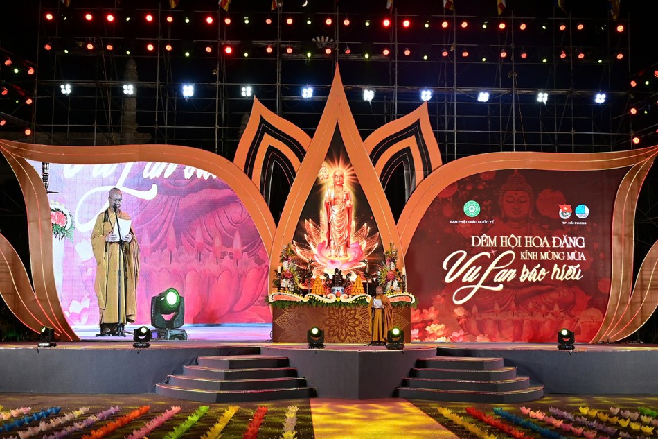 Thượng tọa Thích Tục Khang phát biểu