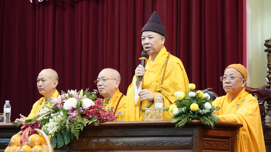 Hòa thượng Thích Thanh Quyết ban đạo từ Hòa thượng Thích Thanh Quyết ban đạo từ