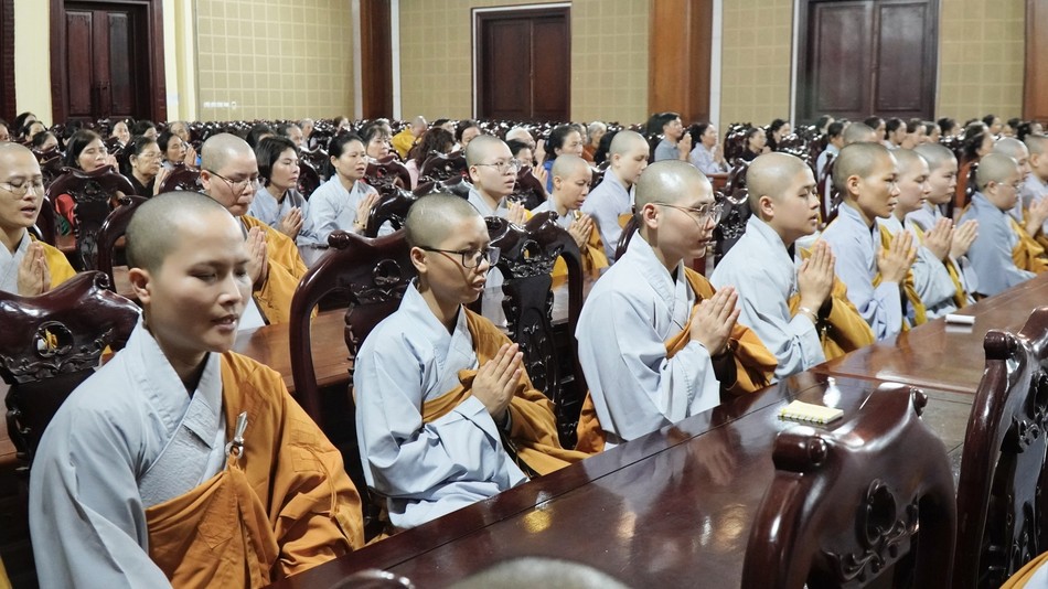 Đại chúng trì tụng Bát-nhã tâm kinh Đại chúng trì tụng Bát-nhã tâm kinh