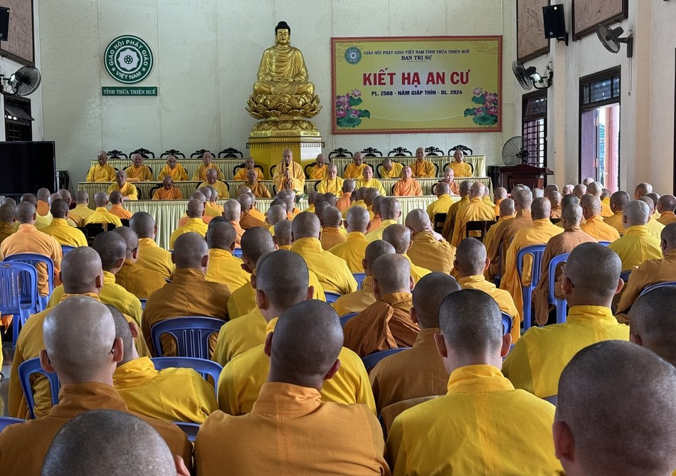 Họp Tăng trước Lễ Tự tứ Họp Tăng trước Lễ Tự tứ