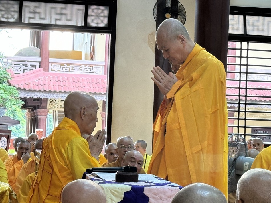 Nhị vị Hòa thượng đối thú Tự tứ Nhị vị Hòa thượng đối thú Tự tứ