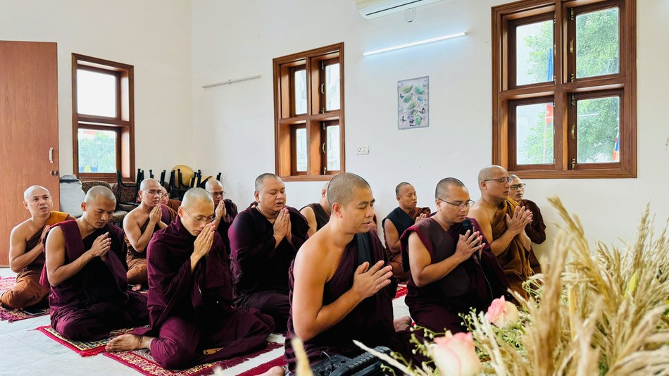 Chư Tăng Myanmar chú nguyện Chư Tăng Myanmar chú nguyện