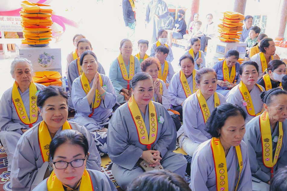 Phật tử về chùa Phước An dự lễ