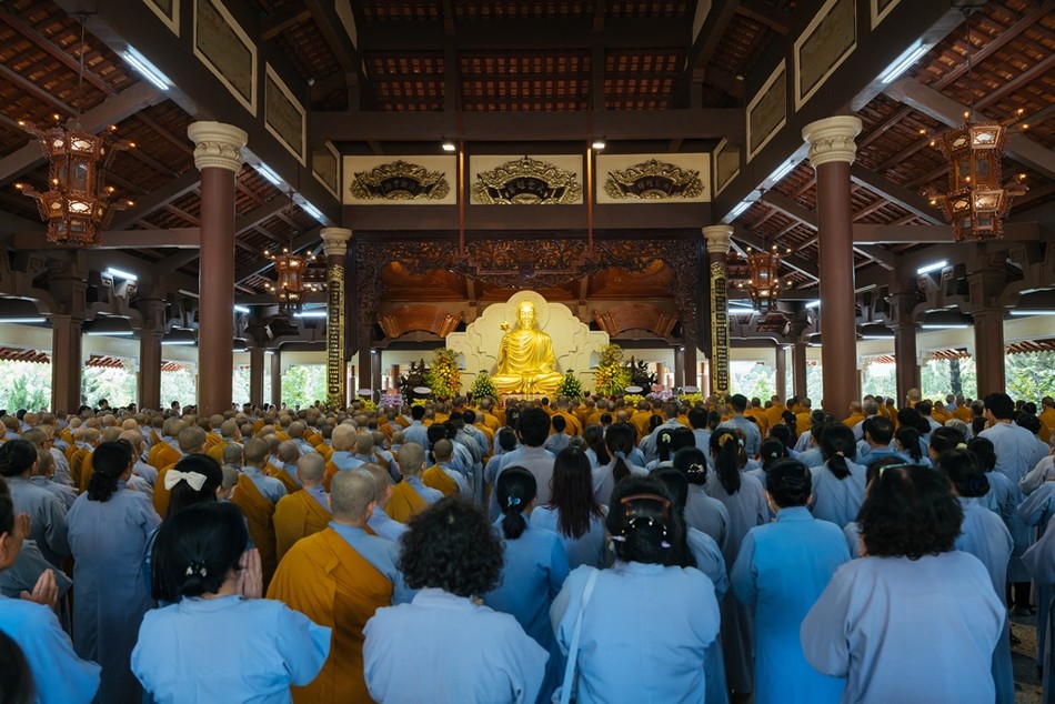 Đông đảo Tăng Ni, Phật tử trong và ngoài nước về dự lễ Đông đảo Tăng Ni, Phật tử trong và ngoài nước về dự lễ