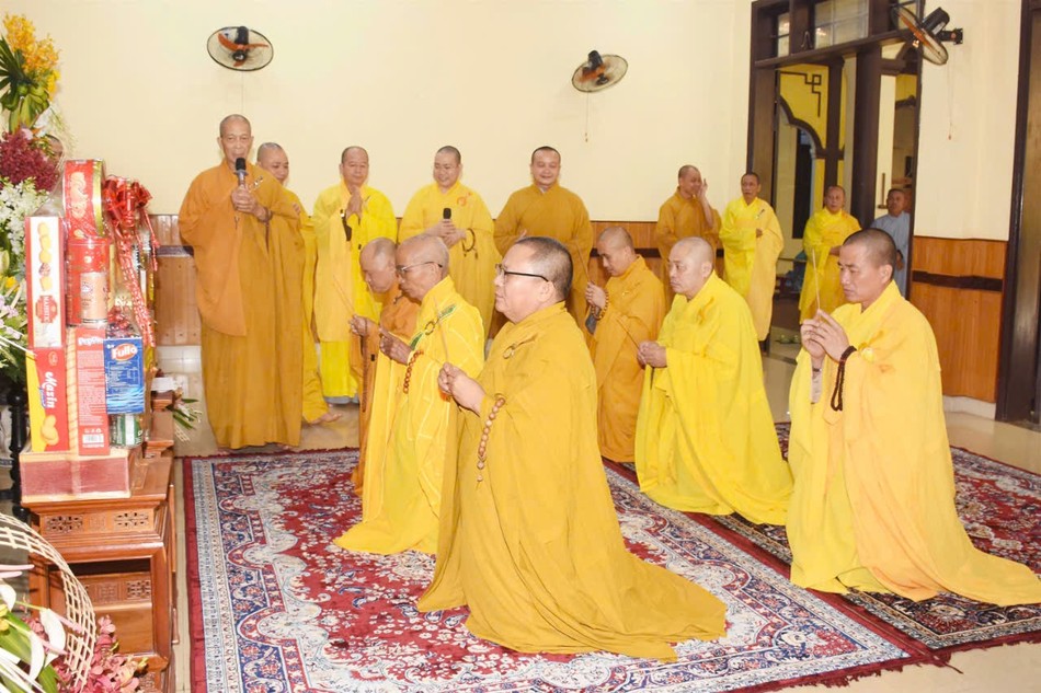 Dâng hương cầu nguyện