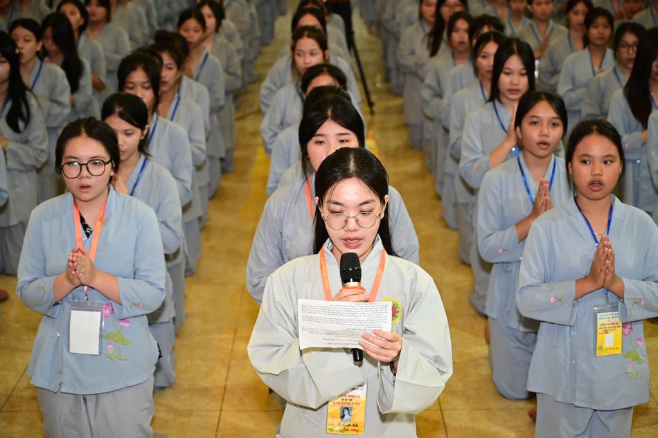 Đại diện các khóa sinh dâng lời phát nguyện