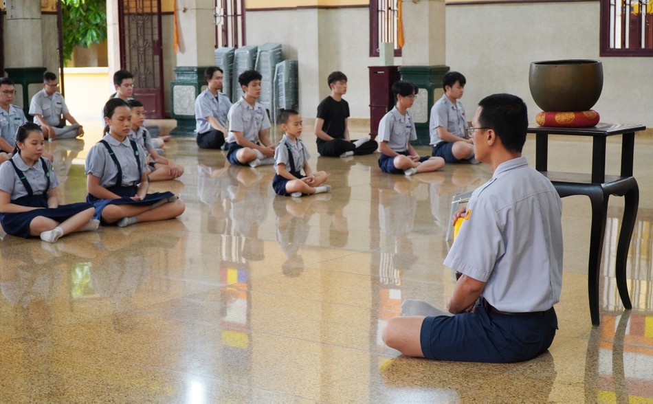 Cả nhà cùng tập tĩnh tâm Cả nhà cùng tập tĩnh tâm