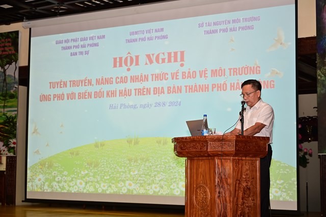 Ông Mai Đức Long phát biểu