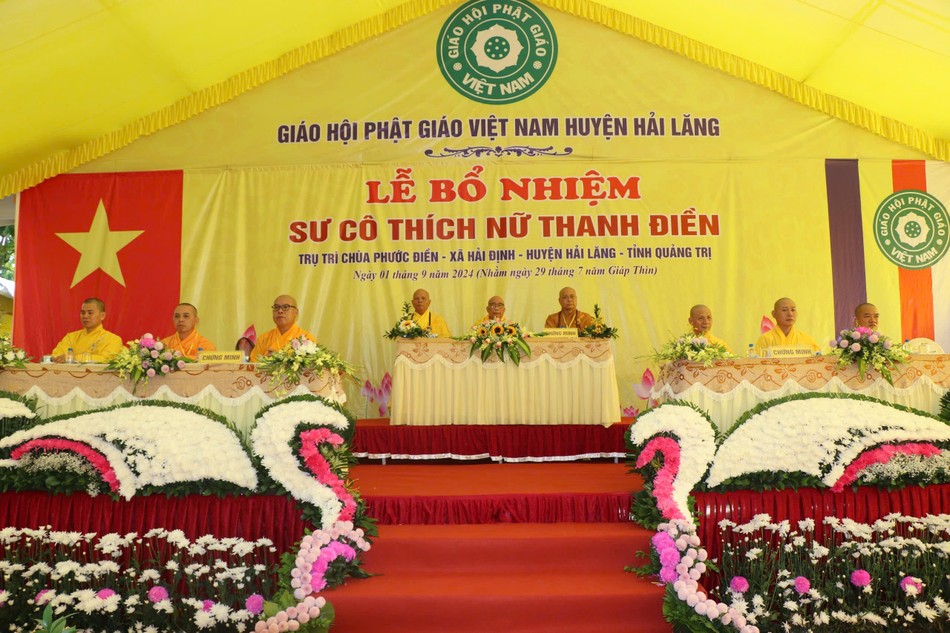 Chư tôn đức chứng minh buổi lễ Chư tôn đức chứng minh buổi lễ