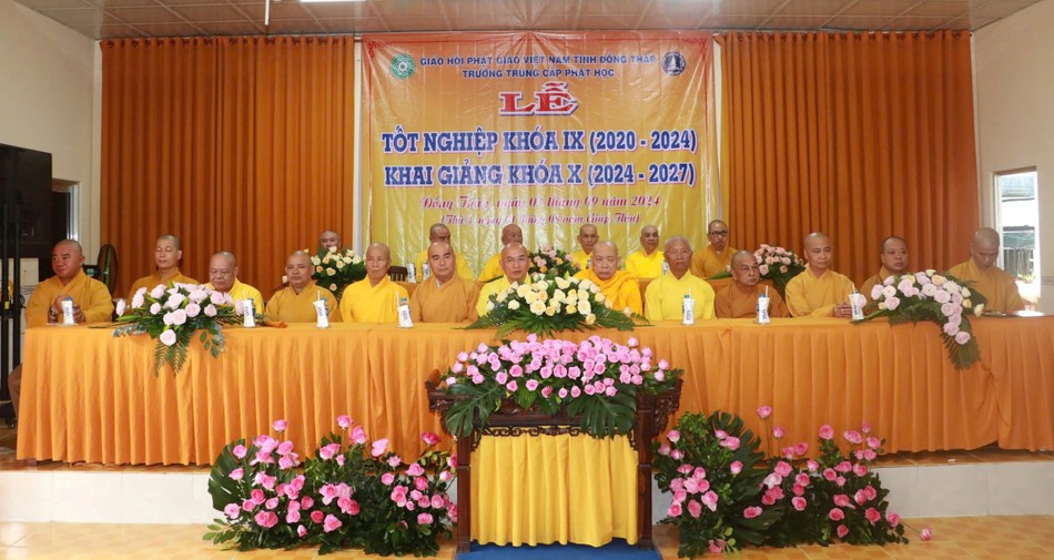 Chư tôn giáo phẩm chứng minh buổi lễ