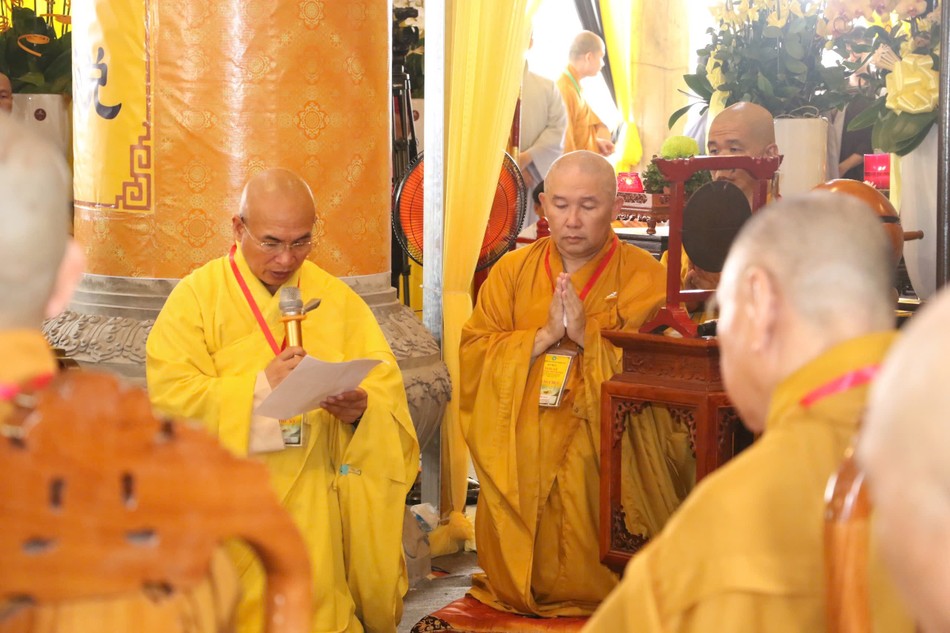 Thượng tọa Thích Minh Sơn dâng lời cảm tạ