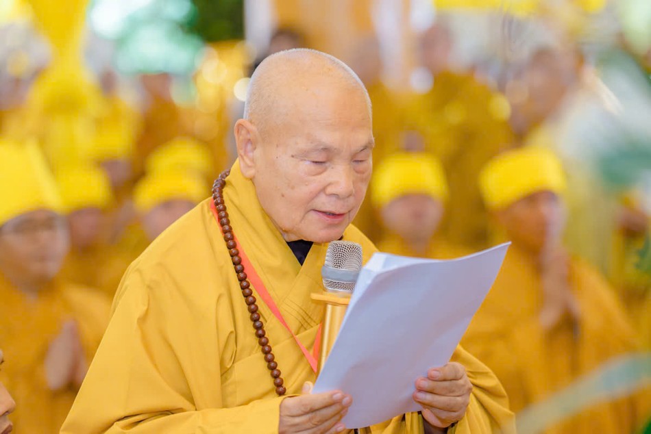 Trưởng lão Hòa thượng Thích Thiện Nhơn đọc lời tưởng niệm của TƯGH