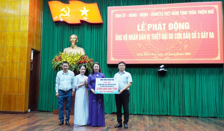 Tỉnh Thừa Thiên Huế hỗ trợ 2 tỷ đồng cho nhân dân miền Bắc Tỉnh Thừa Thiên Huế hỗ trợ 2 tỷ đồng cho nhân dân miền Bắc
