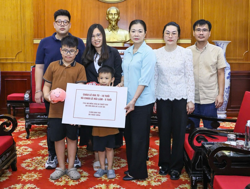 Cháu Lê Gia Tú 10 tuổi và cháu Lê Hải Lâm 5 tuổi ủng hộ 3 triệu đồng Cháu Lê Gia Tú 10 tuổi và cháu Lê Hải Lâm 5 tuổi ủng hộ 3 triệu đồng