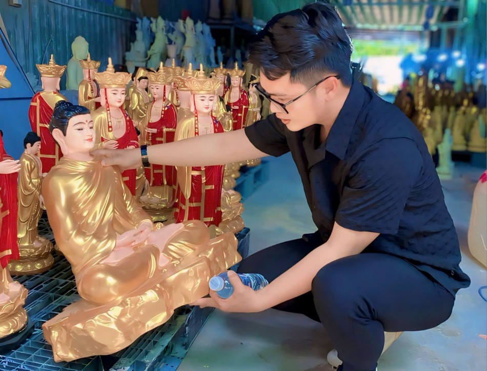 Nguyễn Thanh Tâm khởi nghiệp với ấn phẩm Phật Tâm - chuyên phát hành tượng Phật với dòng tượng thuần Việt, giá rẻ để bà con Phật tử bình dân ai cũng thỉnh, thờ được Nguyễn Thanh Tâm khởi nghiệp với ấn phẩm Phật Tâm - chuyên phát hành tượng Phật với dòng tượng thuần Việt, giá rẻ để bà con Phật tử bình dân ai cũng thỉnh, thờ được