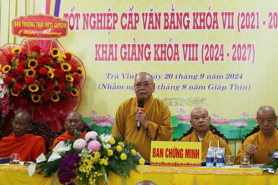 Trưởng lão Hòa thượng Thích Thiện Pháp ban đạo từ Trưởng lão Hòa thượng Thích Thiện Pháp ban đạo từ