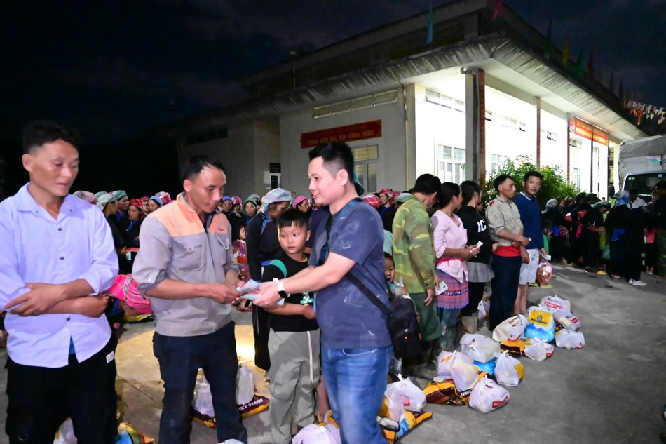 San sẻ yêu thương San sẻ yêu thương