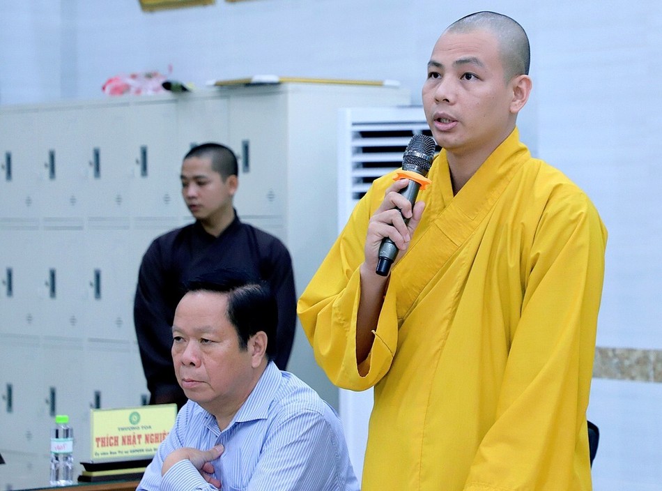 Đại đức Thích Minh Ân báo cáo tổng quát các công tác tổ chức khóa bồi dưỡng Đại đức Thích Minh Ân báo cáo tổng quát các công tác tổ chức khóa bồi dưỡng