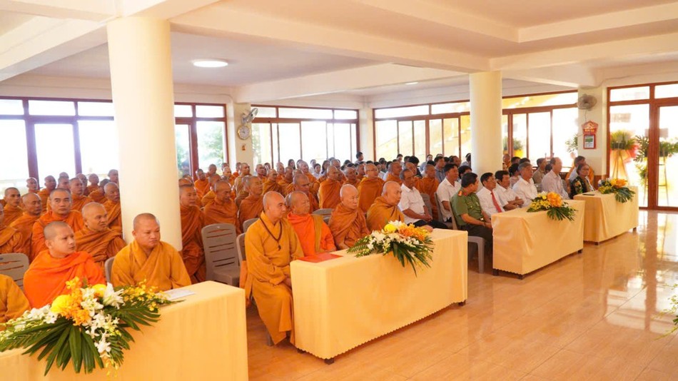 Chư tôn đức, đại biểu tham dư