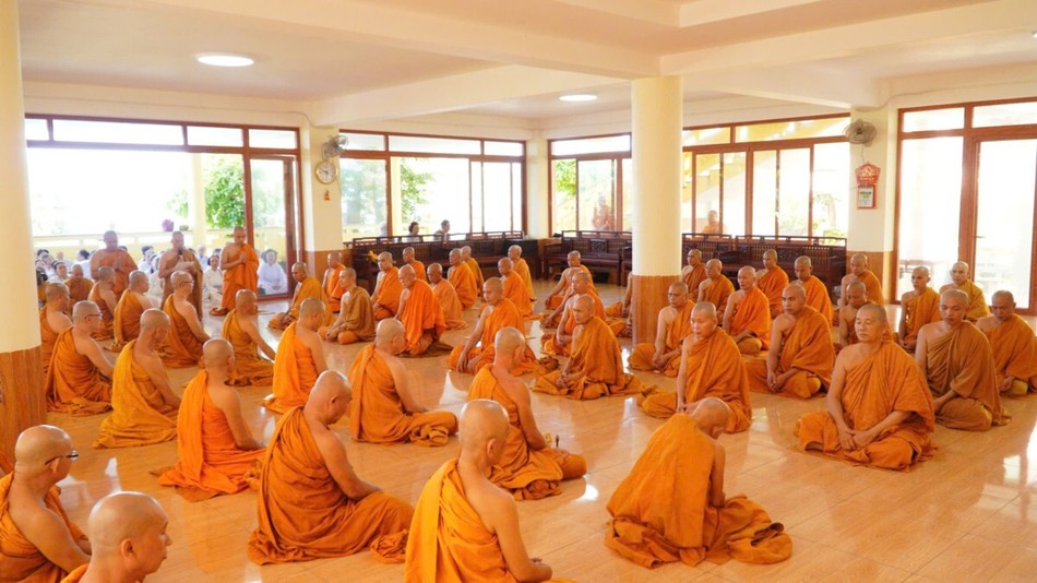 Đại diện chư hành giả dâng lời cảm tưởng Đại diện chư hành giả dâng lời cảm tưởng