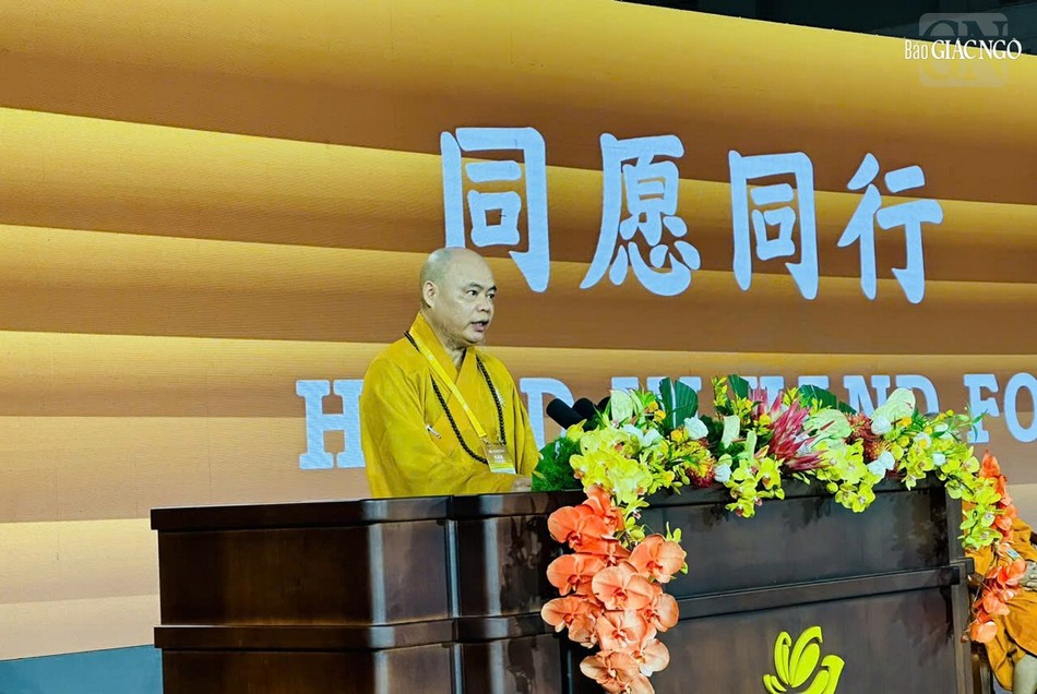 Thượng tọa Thích Thanh Phong gửi thông điệp của GHPGVN tại phiên khai mạc