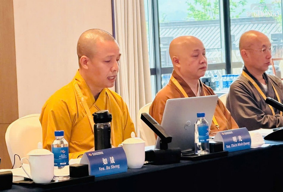 Phát biểu ở phiên thảo luận về Giảm thiểu căng thẳng, Thượng tọa Thích Minh Quang, Ủy viên Thư ký Hội đồng Trị sự, Phó Chánh Văn phòng T.Ư đã đưa ra nhiều giải pháp Phật giáo, đặc biệt là hỗ trợ giới trẻ phát triển không chỉ về đạo đức mà còn cả các kỹ năng sống cần thiết bằng quản lý cảm xúc, xây dựng kỹ năng giao tiếp và các kỹ năng khác Phát biểu ở phiên thảo luận về Giảm thiểu căng thẳng, Thượng tọa Thích Minh Quang, Ủy viên Thư ký Hội đồng Trị sự, Phó Chánh Văn phòng T.Ư đã đưa ra nhiều giải pháp Phật giáo, đặc biệt là hỗ trợ giới trẻ phát triển không chỉ về đạo đức mà còn cả các kỹ năng sống cần thiết bằng quản lý cảm xúc, xây dựng kỹ năng giao tiếp và các kỹ năng khác