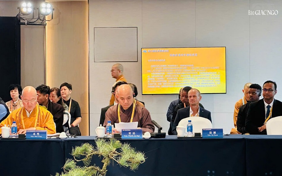 Đại đức Thích An Đạt, Ủy viên DK Hội đồng Trị sự, Phó Tổng biên tập kênh Truyền hình BChannel BTV9 An Viên nhấn mạnh tính bình đẳng trong lời Phật dạy đã tạo công bằng xã hội, duy trì nếp sống thiện lành, an vui và hạnh phúc cho mọi người trong phiên thảo luận về Giảm thiểu căng thẳng Đại đức Thích An Đạt, Ủy viên DK Hội đồng Trị sự, Phó Tổng biên tập kênh Truyền hình BChannel BTV9 An Viên nhấn mạnh tính bình đẳng trong lời Phật dạy đã tạo công bằng xã hội, duy trì nếp sống thiện lành, an vui và hạnh phúc cho mọi người trong phiên thảo luận về Giảm thiểu căng thẳng