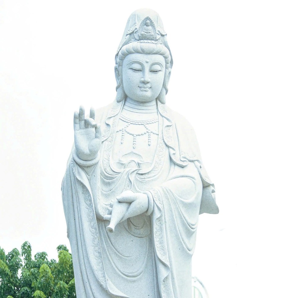 Nói đến đạo Phật, thông thường người ta nghĩ ngay đó là đạo của Từ bi cứu khổ. Với ý nghĩa đó, Đức Quán Thế Âm là hình tượng đại biểu nhất cho đạo Phật theo quan niệm của dân gian