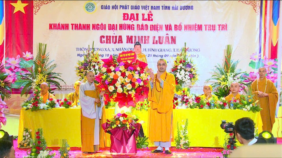 Ban Trị sự GHPGVN tỉnh Hải Dương tặng hoa chúc mừng