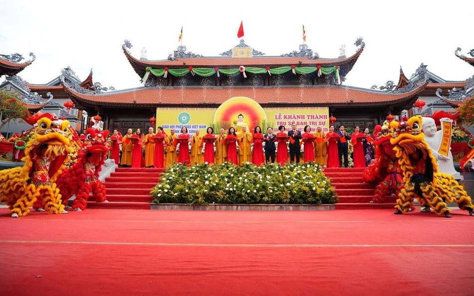 Cắt băng khánh thành trụ sở Ban Trị sự GHPGVN tỉnh Lạng Sơn Cắt băng khánh thành trụ sở Ban Trị sự GHPGVN tỉnh Lạng Sơn