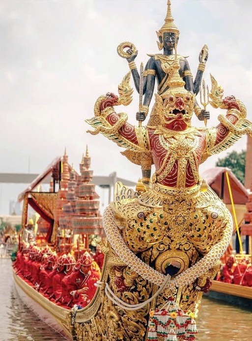 Cỗ thuyền Narayana Song Suban được chế tạo dưới triều Rama IX - Ảnh: Let's Go: Thailand Cỗ thuyền Narayana Song Suban được chế tạo dưới triều Rama IX - Ảnh: Let's Go: Thailand